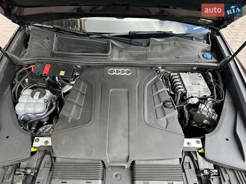 Внедорожник / Кроссовер Audi Q8 2021 в Киеве