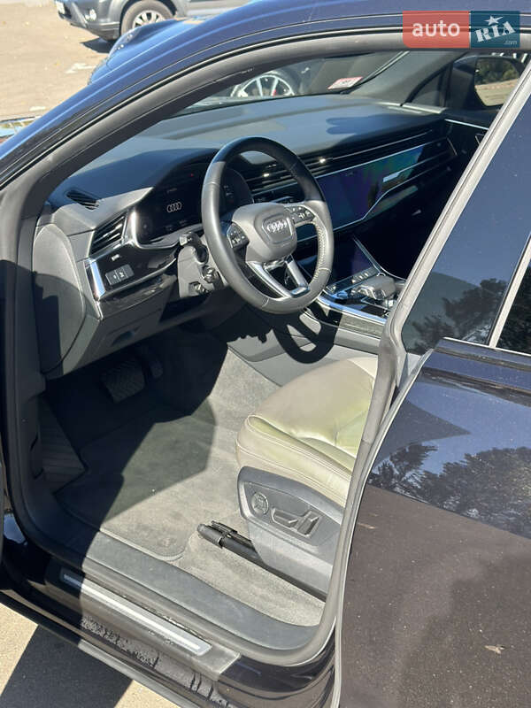 Внедорожник / Кроссовер Audi Q8 2018 в Киеве