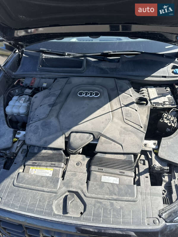 Внедорожник / Кроссовер Audi Q8 2018 в Киеве
