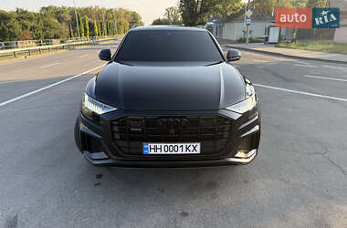 Позашляховик / Кросовер Audi Q8 2023 в 
