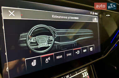 Внедорожник / Кроссовер Audi Q8 2024 в 