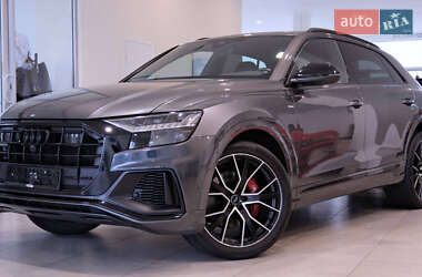 Внедорожник / Кроссовер Audi Q8 2020 в 