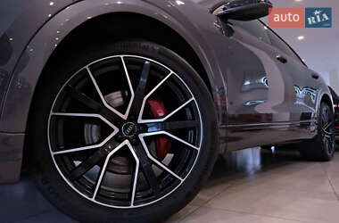 Внедорожник / Кроссовер Audi Q8 2020 в 