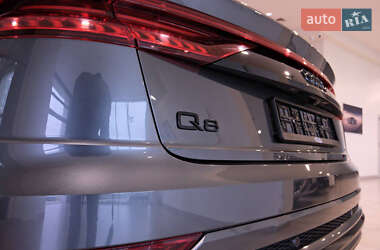 Внедорожник / Кроссовер Audi Q8 2020 в 