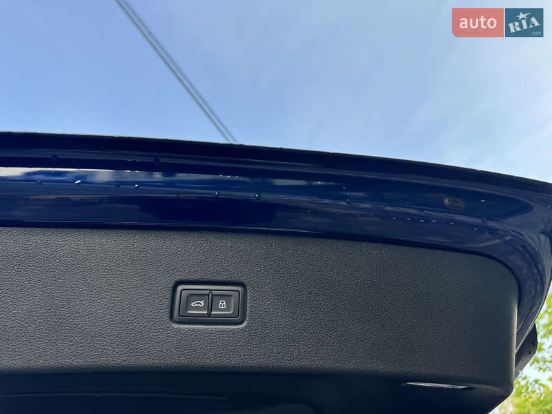 Внедорожник / Кроссовер Audi Q8 2019 в Киеве