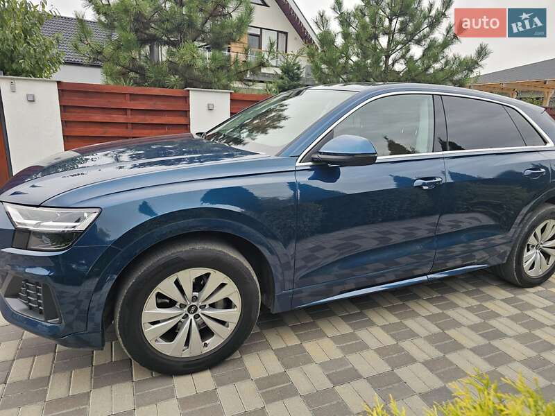 Внедорожник / Кроссовер Audi Q8 2021 в Киеве
