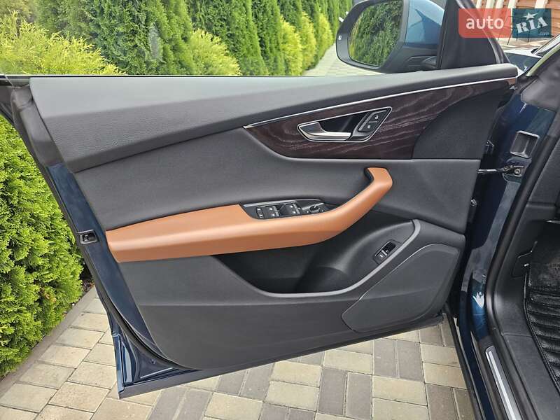 Внедорожник / Кроссовер Audi Q8 2021 в Киеве