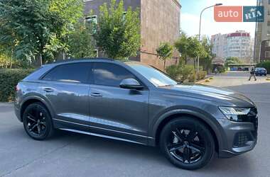 Внедорожник / Кроссовер Audi Q8 2023 в 