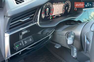 Внедорожник / Кроссовер Audi Q8 2023 в 