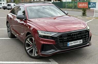 Внедорожник / Кроссовер Audi Q8 2021 в 