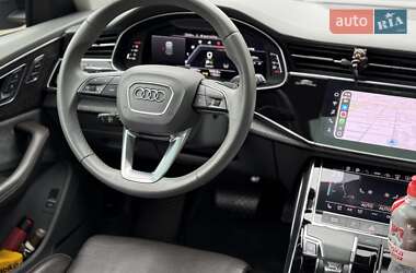 Внедорожник / Кроссовер Audi Q8 2021 в 
