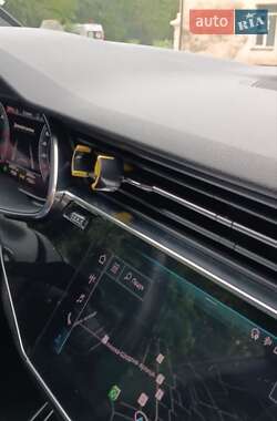 Внедорожник / Кроссовер Audi Q8 2018 в 