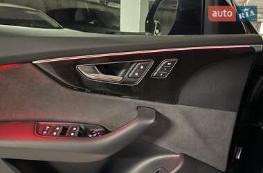 Внедорожник / Кроссовер Audi Q8 2024 в 