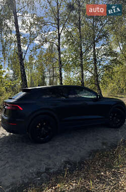 Внедорожник / Кроссовер Audi Q8 2022 в 