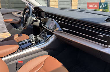 Внедорожник / Кроссовер Audi Q8 2022 в 