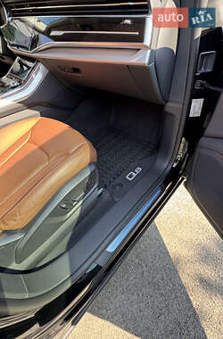 Внедорожник / Кроссовер Audi Q8 2022 в 