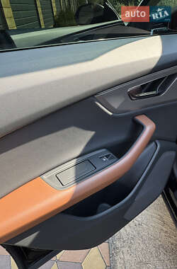 Внедорожник / Кроссовер Audi Q8 2022 в 