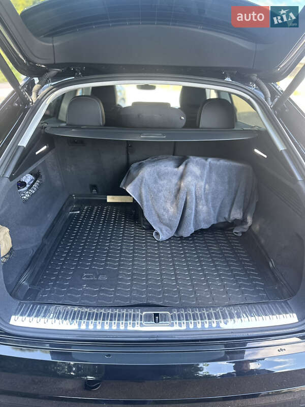 Внедорожник / Кроссовер Audi Q8 2022 в Киеве