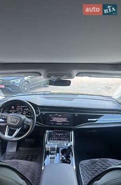 Внедорожник / Кроссовер Audi Q8 2022 в 