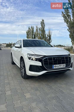 Внедорожник / Кроссовер Audi Q8 2021 в 