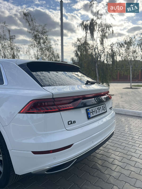 Внедорожник / Кроссовер Audi Q8 2021 в Измаиле