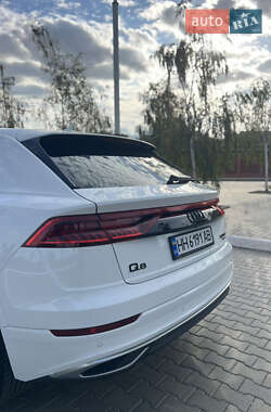 Внедорожник / Кроссовер Audi Q8 2021 в 