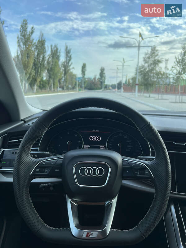Внедорожник / Кроссовер Audi Q8 2021 в Измаиле