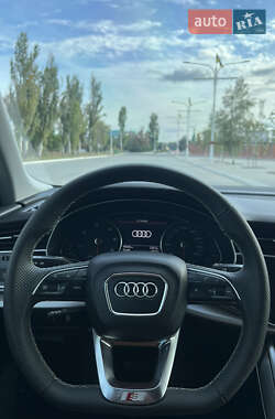 Внедорожник / Кроссовер Audi Q8 2021 в 