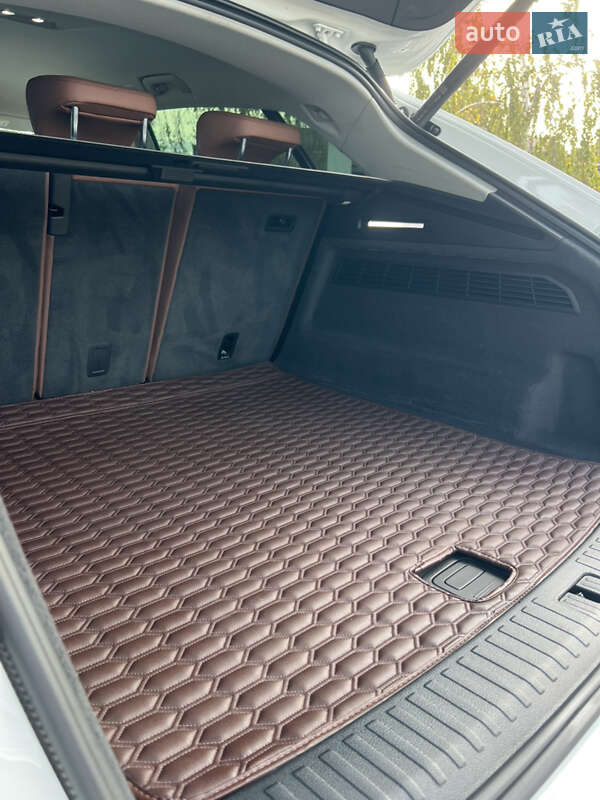 Внедорожник / Кроссовер Audi Q8 2021 в Измаиле
