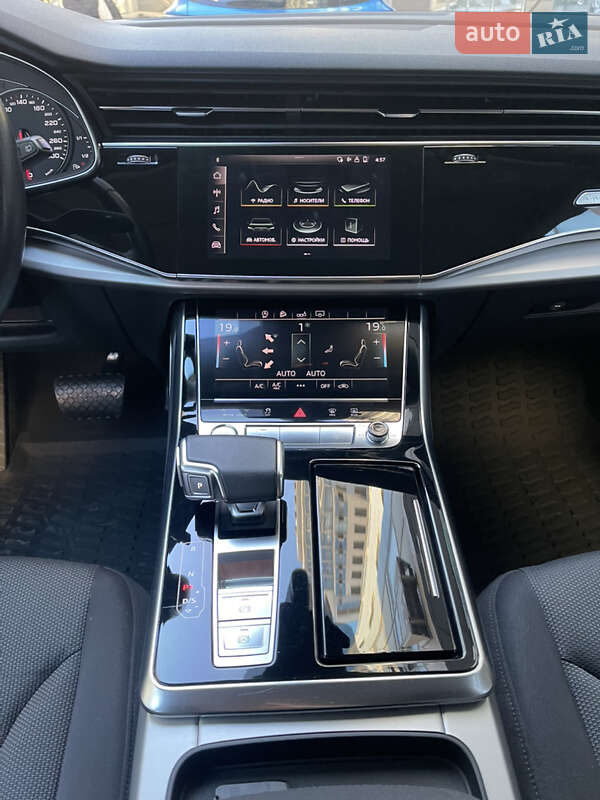Внедорожник / Кроссовер Audi Q8 2019 в Киеве