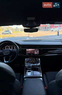 Внедорожник / Кроссовер Audi Q8 2024 в 