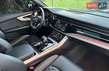 Позашляховик / Кросовер Audi Q8 2021 в 