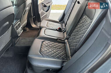 Позашляховик / Кросовер Audi Q8 2021 в 