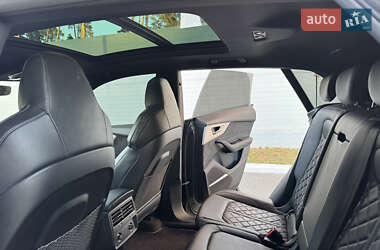 Позашляховик / Кросовер Audi Q8 2021 в 