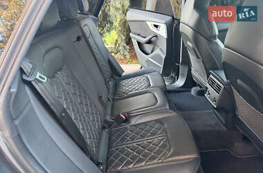 Позашляховик / Кросовер Audi Q8 2021 в 
