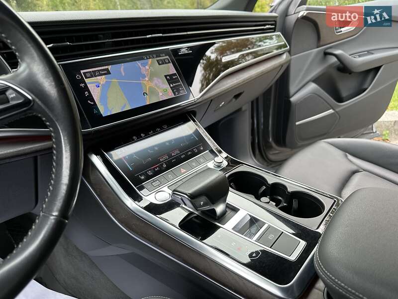 Внедорожник / Кроссовер Audi Q8 2019 в Киеве
