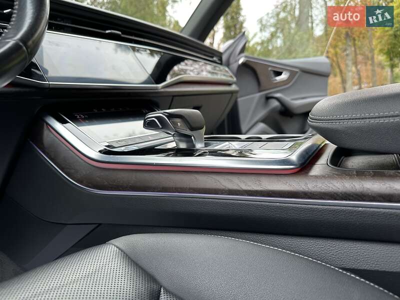 Внедорожник / Кроссовер Audi Q8 2019 в Киеве