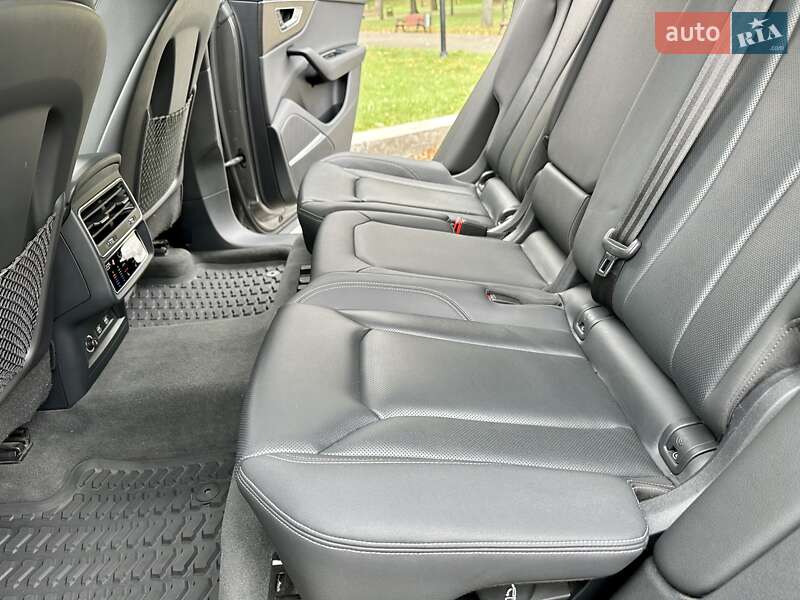 Внедорожник / Кроссовер Audi Q8 2019 в Киеве