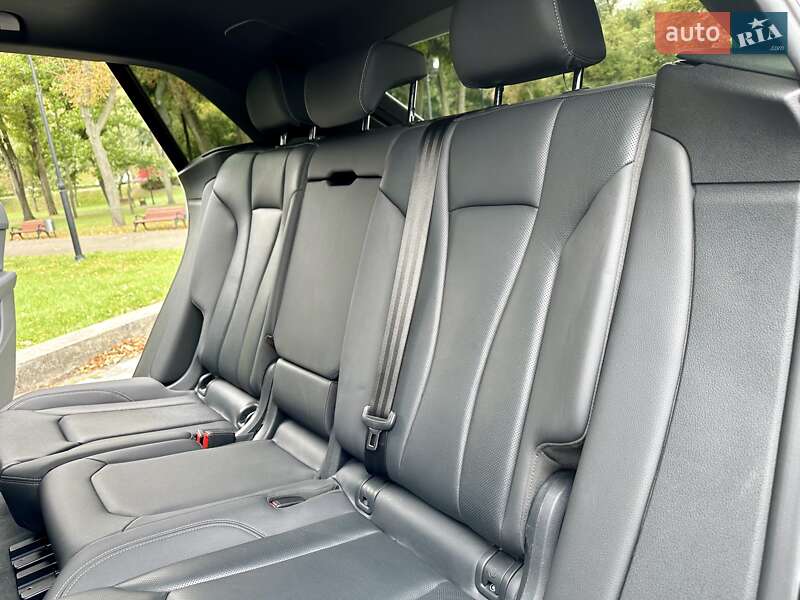 Внедорожник / Кроссовер Audi Q8 2019 в Киеве