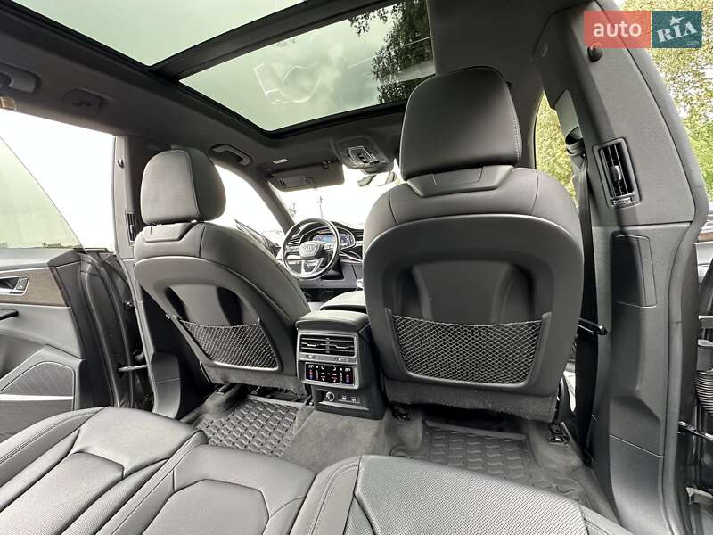 Внедорожник / Кроссовер Audi Q8 2019 в Киеве