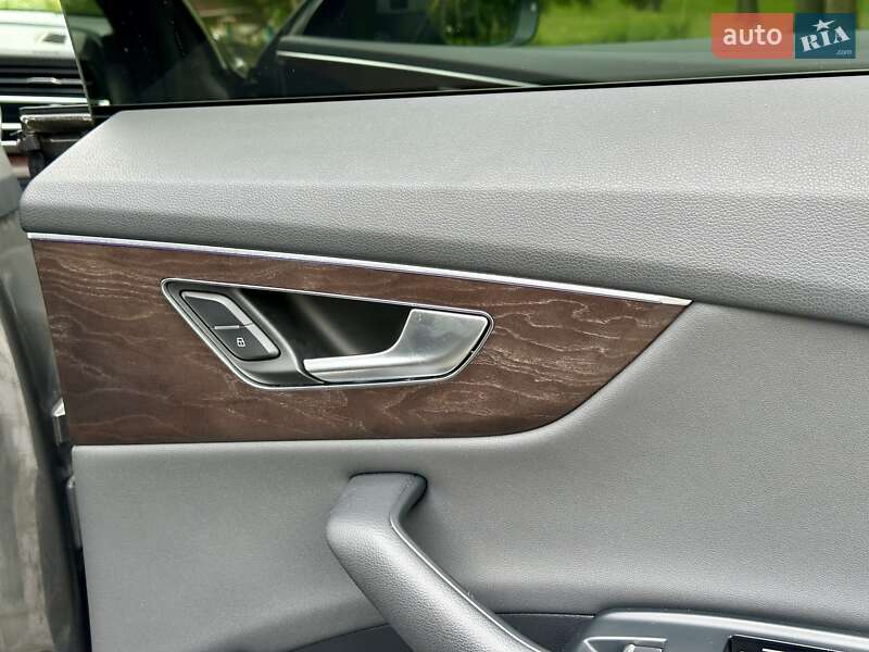 Внедорожник / Кроссовер Audi Q8 2019 в Киеве