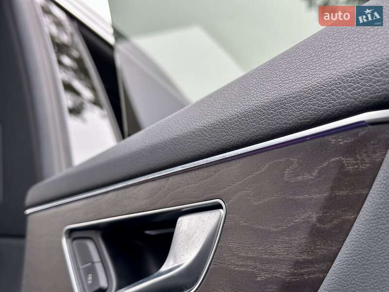 Внедорожник / Кроссовер Audi Q8 2019 в Киеве