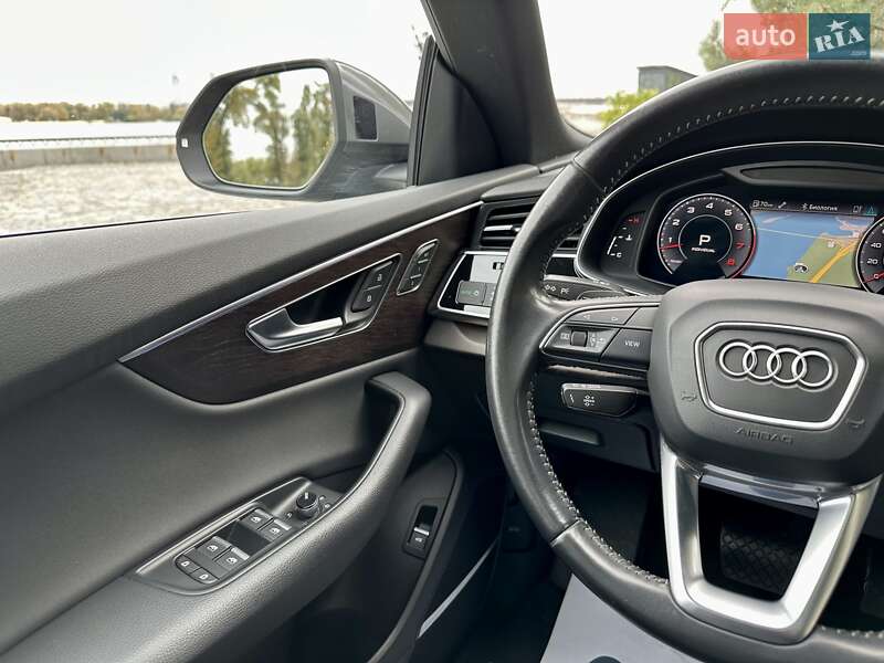 Внедорожник / Кроссовер Audi Q8 2019 в Киеве
