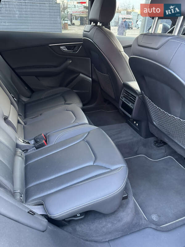 Внедорожник / Кроссовер Audi Q8 2018 в Киеве