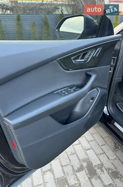 Позашляховик / Кросовер Audi Q8 2018 в 
