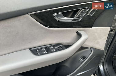 Внедорожник / Кроссовер Audi Q8 2018 в 