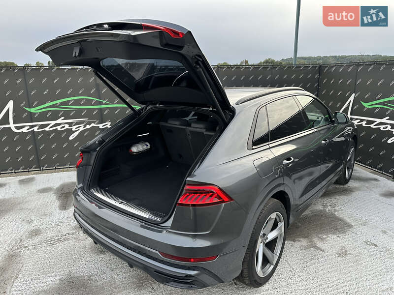 Внедорожник / Кроссовер Audi Q8 2018 в Киеве