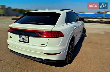 Внедорожник / Кроссовер Audi Q8 2021 в 