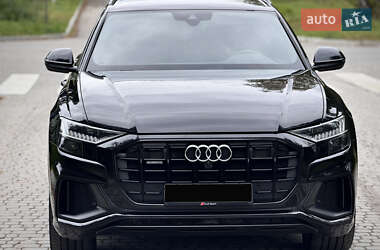 Внедорожник / Кроссовер Audi Q8 2021 в 