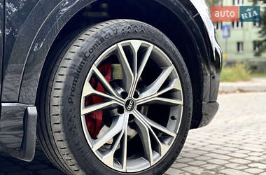 Внедорожник / Кроссовер Audi Q8 2021 в 